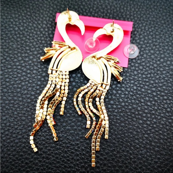 Tropical 🌴 Bird 🦜Earrings - Picture 5 of 7